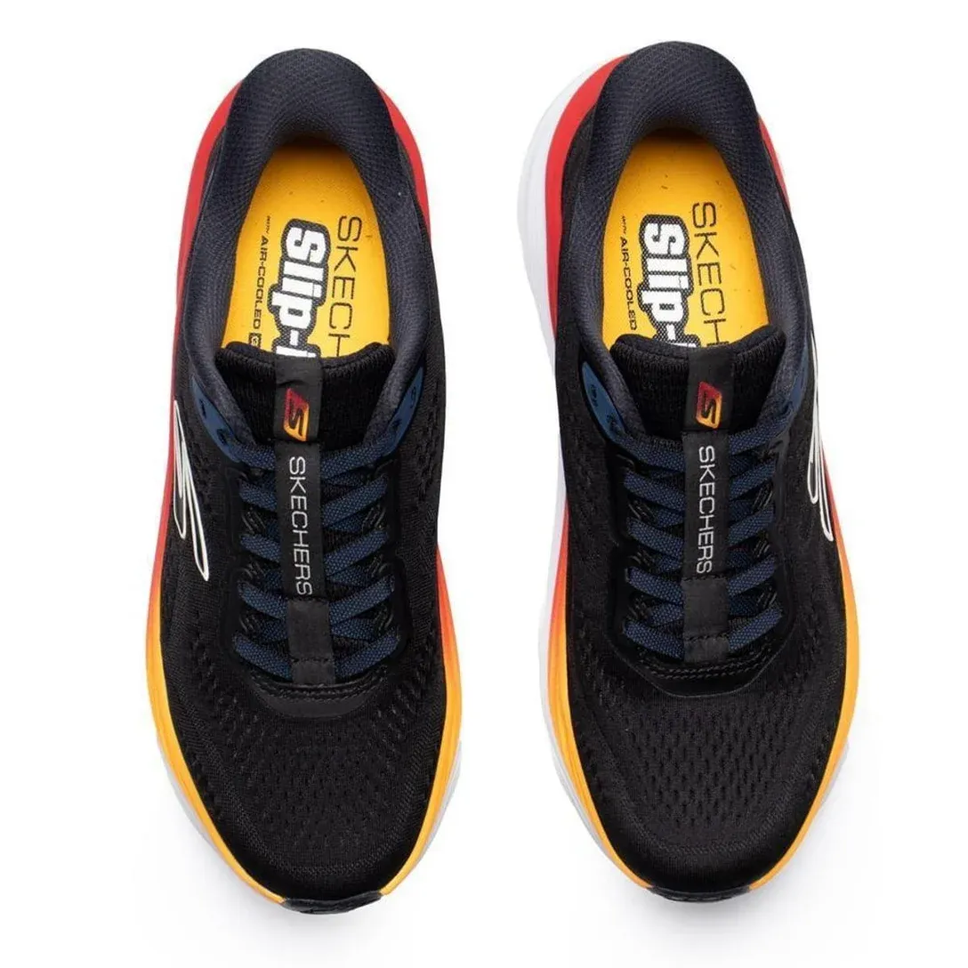 Tênis Skechers Max Run masculino preto mostrando a parte inferior e solado de borracha
